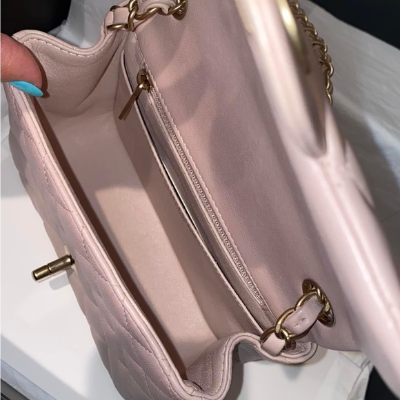 Like new mini square lambskin - Picture 5 of 6